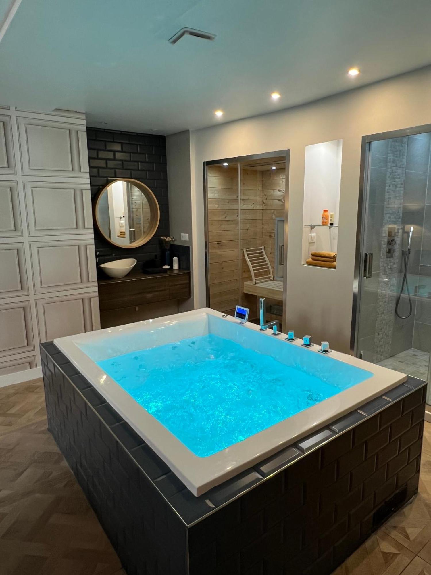 Appartement Avec Jacuzzi Sauna & Home Cinema - Nid D'Angers Exteriör bild