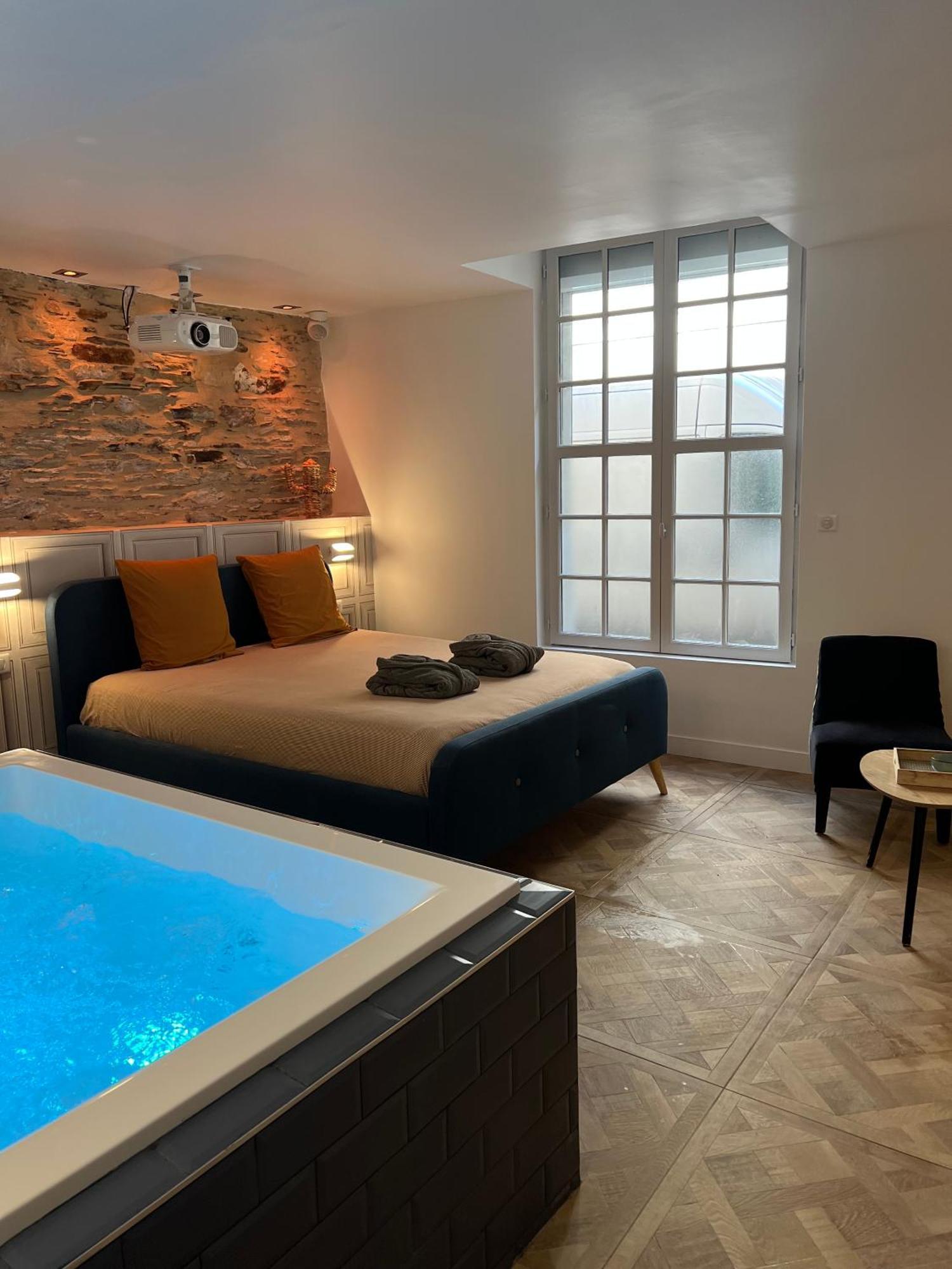Appartement Avec Jacuzzi Sauna & Home Cinema - Nid D'Angers Exteriör bild