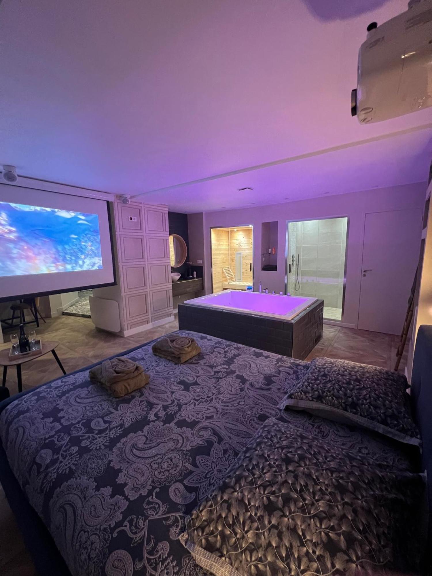 Appartement Avec Jacuzzi Sauna & Home Cinema - Nid D'Angers Exteriör bild