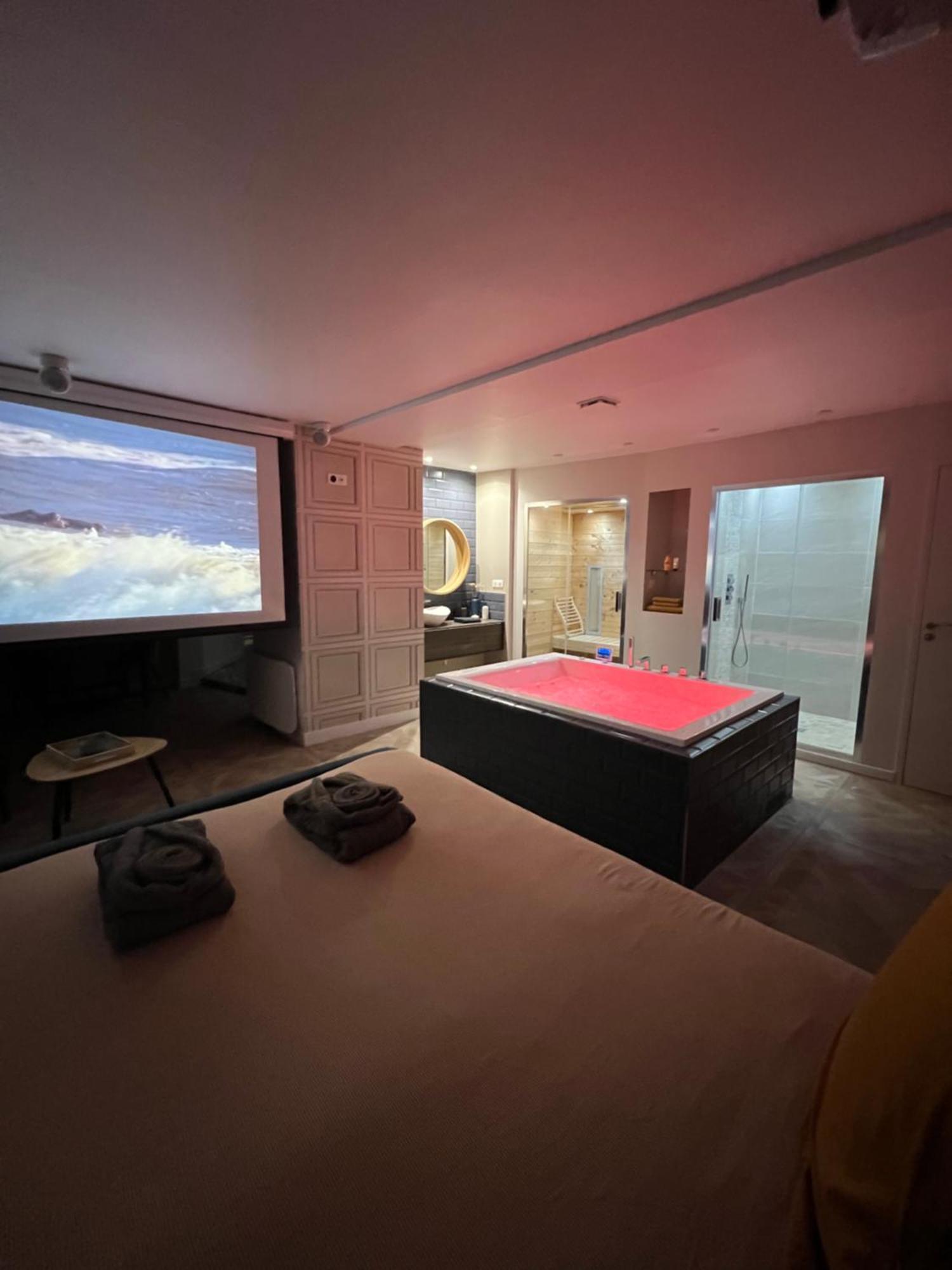 Appartement Avec Jacuzzi Sauna & Home Cinema - Nid D'Angers Exteriör bild