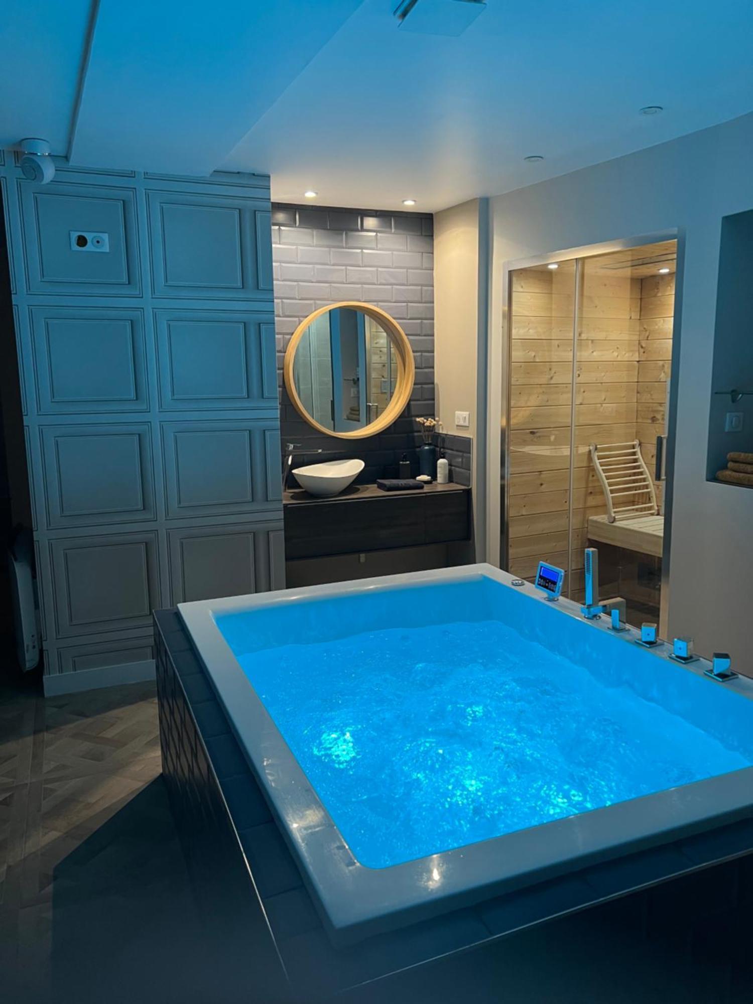 Appartement Avec Jacuzzi Sauna & Home Cinema - Nid D'Angers Exteriör bild