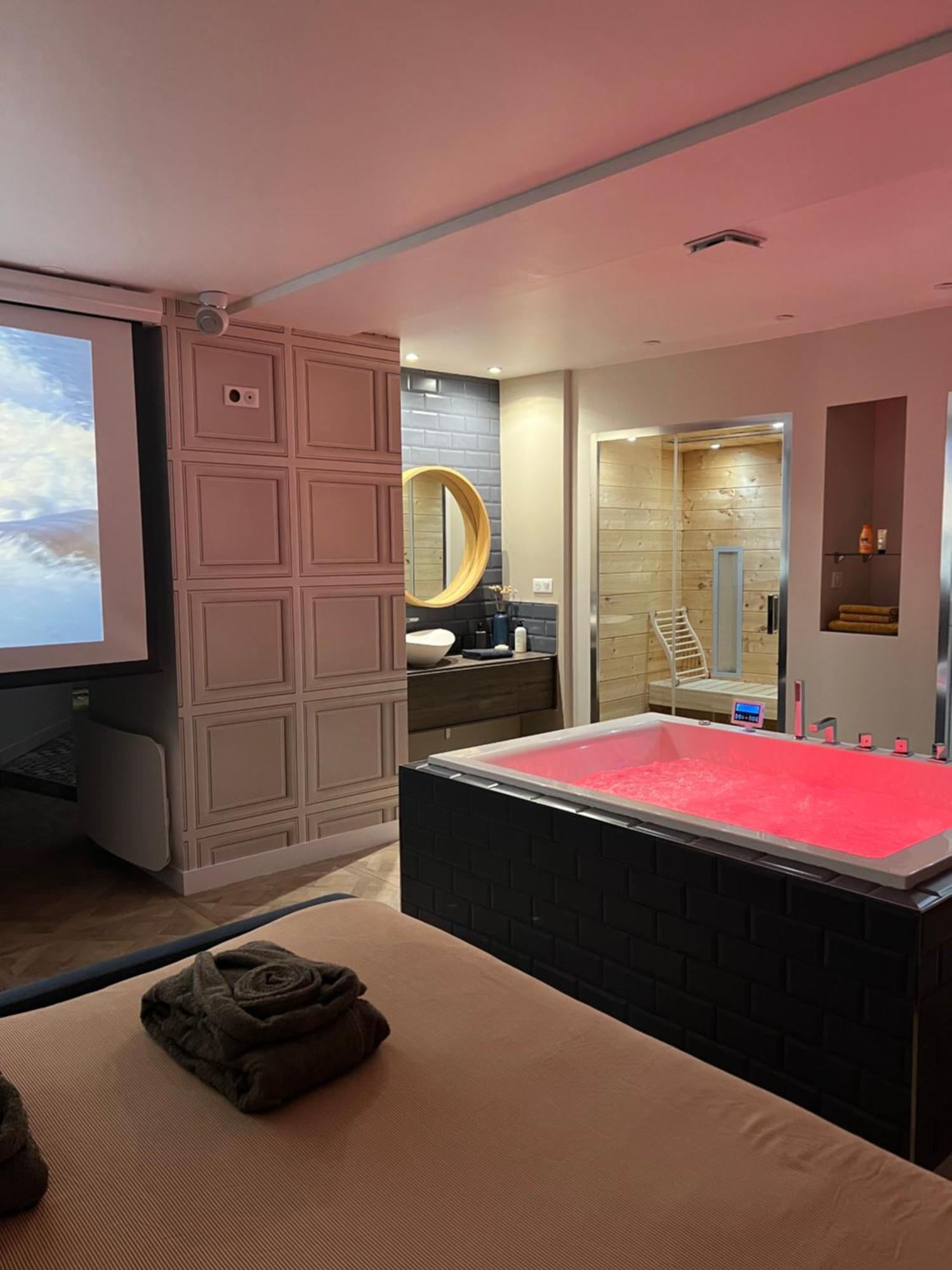 Appartement Avec Jacuzzi Sauna & Home Cinema - Nid D'Angers Exteriör bild