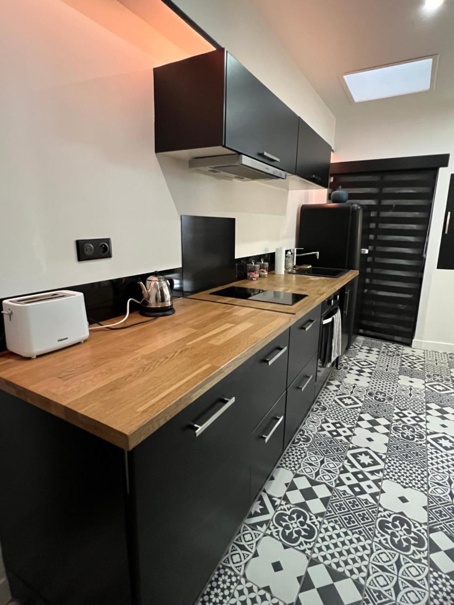 Appartement Avec Jacuzzi Sauna & Home Cinema - Nid D'Angers Exteriör bild