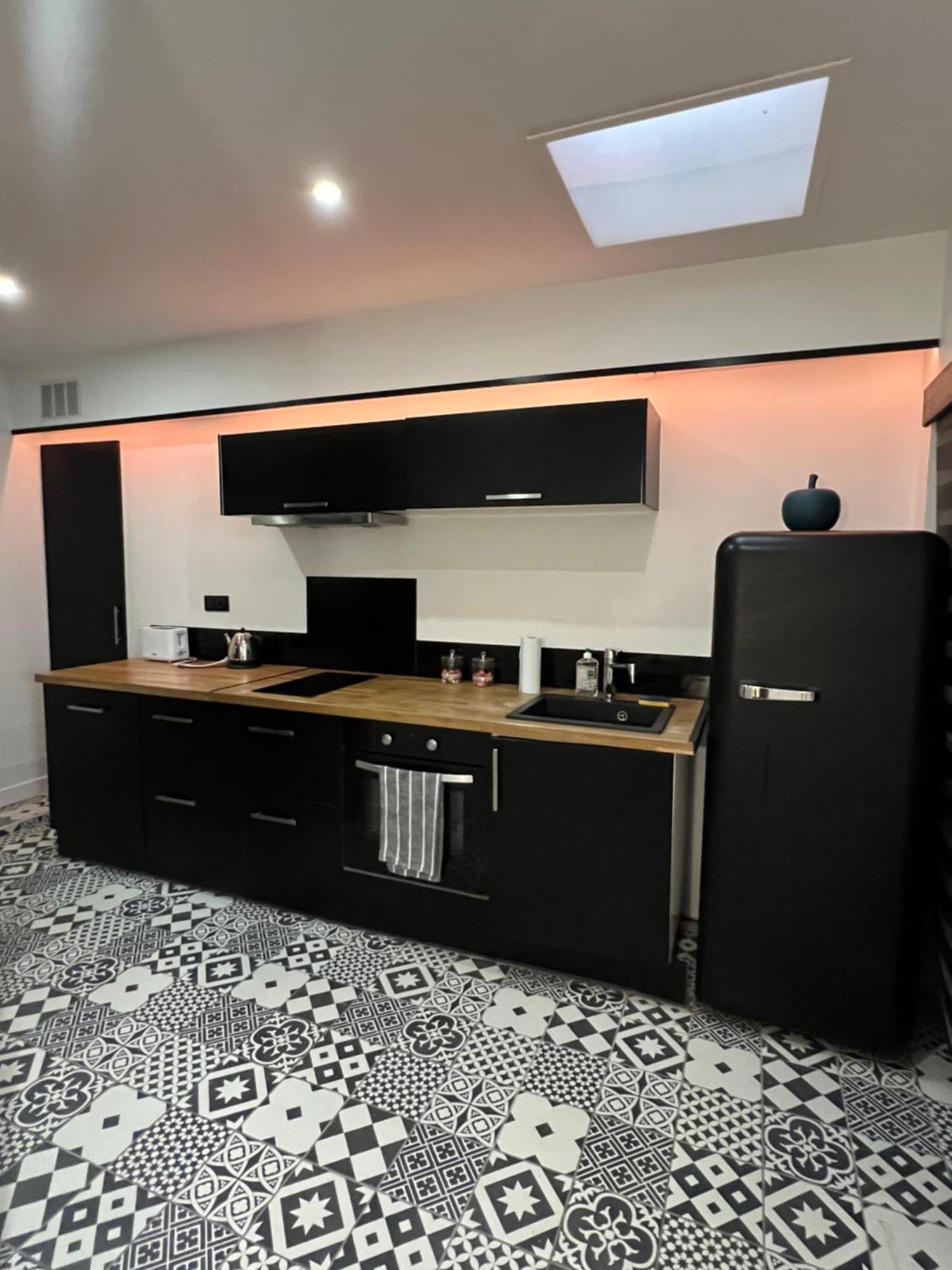 Appartement Avec Jacuzzi Sauna & Home Cinema - Nid D'Angers Exteriör bild