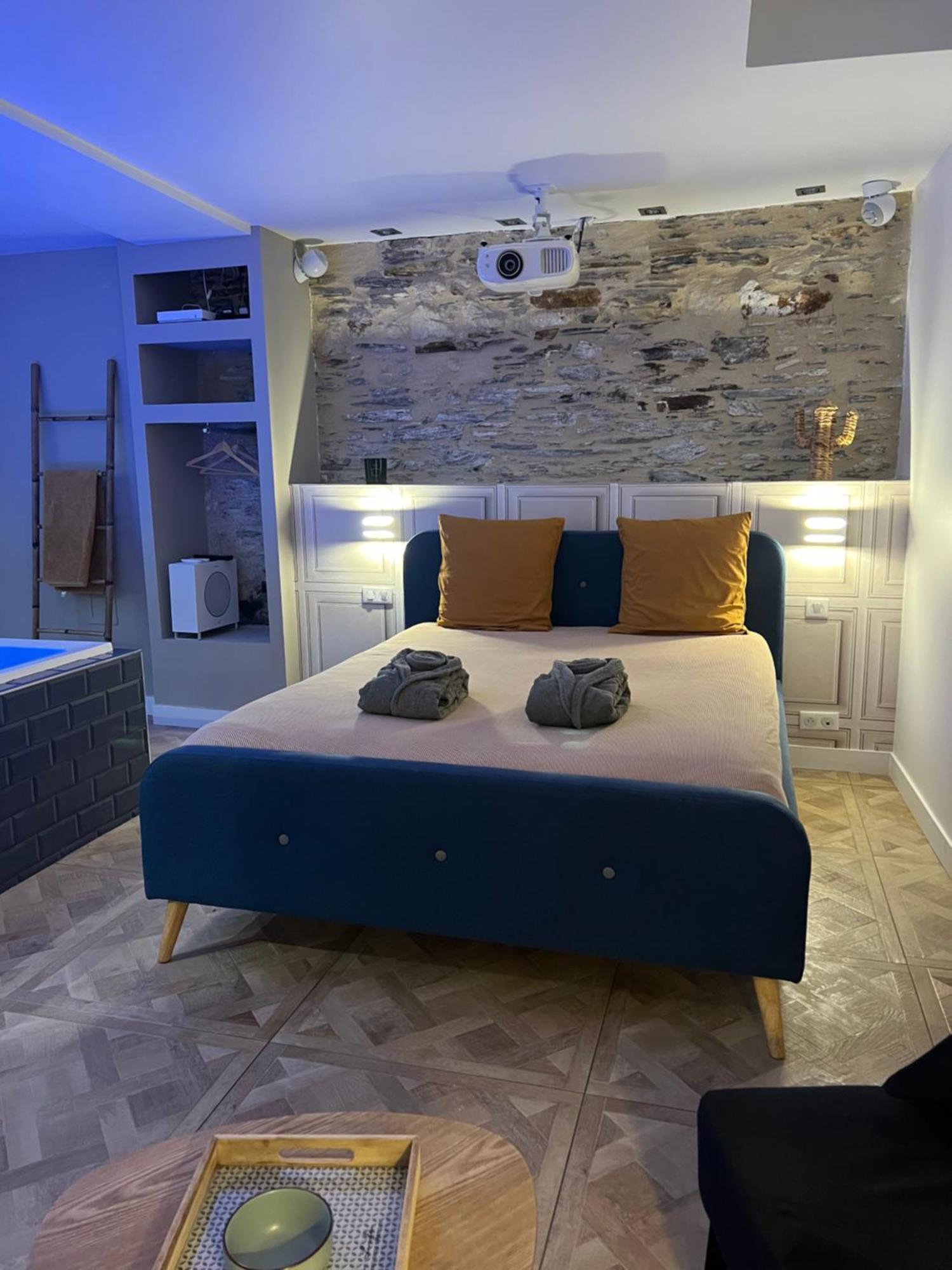 Appartement Avec Jacuzzi Sauna & Home Cinema - Nid D'Angers Exteriör bild