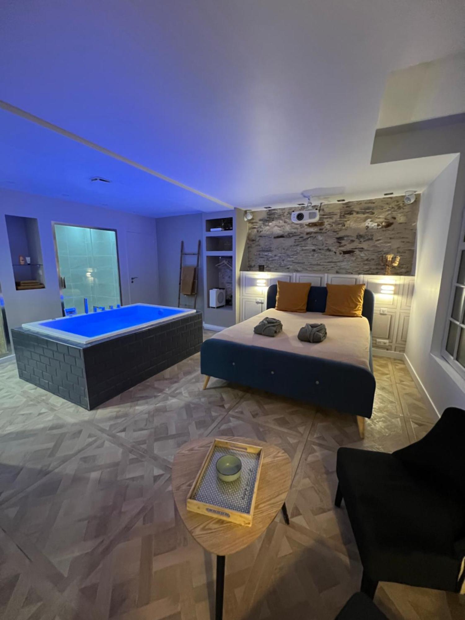Appartement Avec Jacuzzi Sauna & Home Cinema - Nid D'Angers Exteriör bild